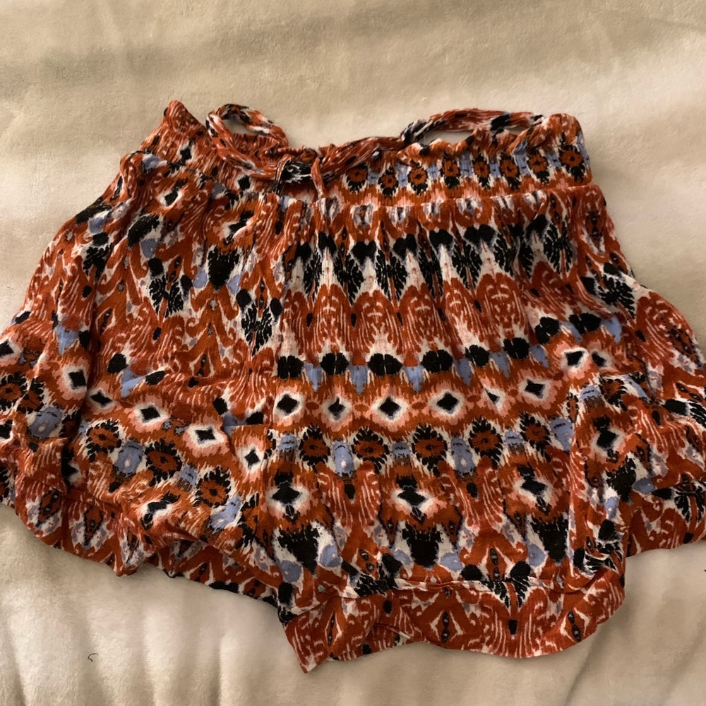 Patterned Shorts - Picture 2 of 3
